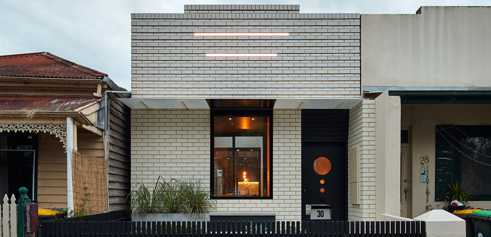 Dark Horse, Australia